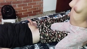 Te la chupo y me ayudas con el permiso para salir