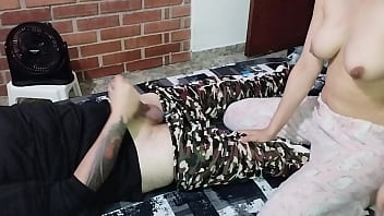 Te la chupo y me ayudas con el permiso para salir