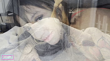 Minha colega de quarto quer fuder na minha cama debaixo da coberta