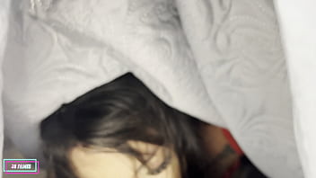 Minha colega de quarto quer fuder na minha cama debaixo da coberta Minha colega de quarto quer fuder na minha cama debaixo da coberta