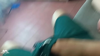 Esta puta de culona grande sabe que hacer para que mi polla se ponga dura y la llene de leche parte 1