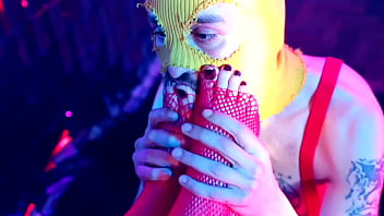 Foot goddess training her slave