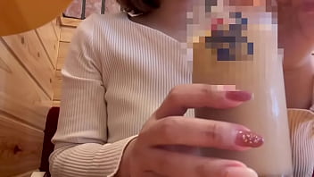 家でオナニーできないからファミレスのト◯レでオナニーしてたら隣の部屋でト◯レしてる人に喘ぎ声が漏れてバレそうになりました