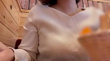 家でオナニーできないからファミレスのト◯レでオナニーしてたら隣の部屋でト◯レしてる人に喘ぎ声が漏れてバレそうになりました