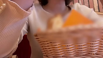 家でオナニーできないからファミレスのト◯レでオナニーしてたら隣の部屋でト◯レしてる人に喘ぎ声が漏れてバレそうになりました