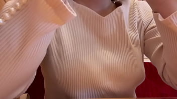 家でオナニーできないからファミレスのト◯レでオナニーしてたら隣の部屋でト◯レしてる人に喘ぎ声が漏れてバレそうになりました