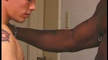 El Masajista Se Folla Al Chaval thumbnail