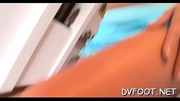 Hotty teases with her hawt feet