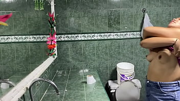 Nos mamamos nuestros coños y eyaculamos