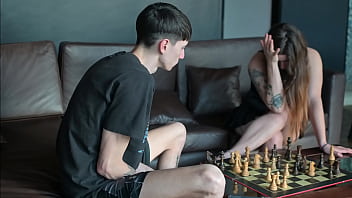 Pierdo jugando al ajedrez mira como tengo que pagar