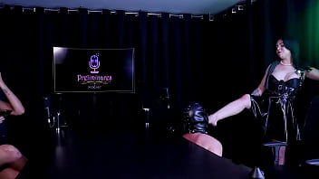 Sentou Com A Buceta Na Cara Do Submisso Para Demonstrar A Sua Dominação E Teve A Bunda Lambida Kali Kalifa Dominatrix Watch Sheer Red thumbnail