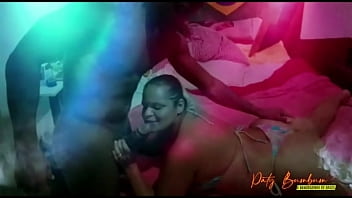 Tarada do xvideos balançando a raba