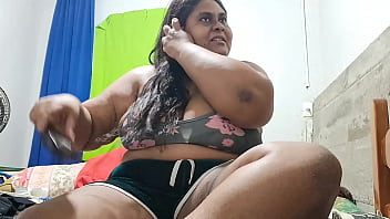 Melhor amiga grava um vídeo para seu amigo e goza em jato creampie para ele