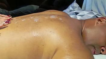 Massagem nuru com final feliz