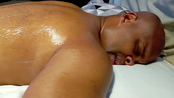 Massagem nuru com final feliz