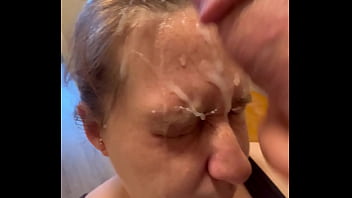 Amateur slut gets spit on while he’s jerking down her face