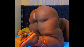 Bbw in high heels twerks and spreads ass for daddy