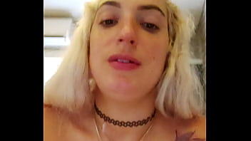 Showinh my thounge to the whole world