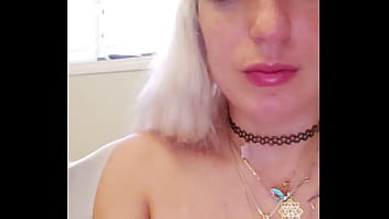 Showinh my thounge to the whole world