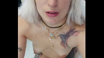 Showinh my thounge to the whole world