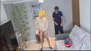 Married woman shows off to delivery man in just her underwear