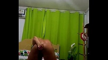 Coroa gostosa socando no cu