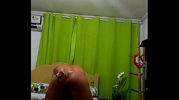 Coroa gostosa socando no cu