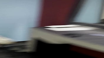 Mi vecina me llama por whatsapp y me dice el cornudo ya se fue a trabajar ven a llenarme las nalgas de tu verga