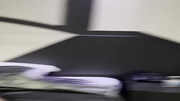 Mi vecina me llama por whatsapp y me dice el cornudo ya se fue a trabajar ven a llenarme las nalgas de tu verga