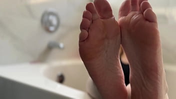 Big tit blonde oils her soles for you