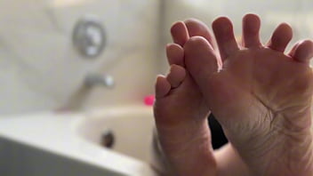 Big tit blonde oils her soles for you