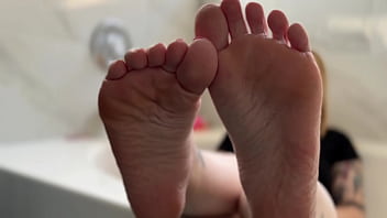 Big tit blonde oils her soles for you