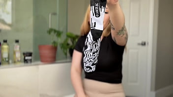 Big tit blonde oils her soles for you