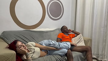 Me fodeu gostoso de ladinho no sofa