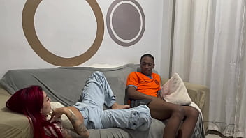 Me fodeu gostoso de ladinho no sofa