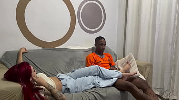 Me fodeu gostoso de ladinho no sofa