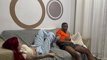 Me fodeu gostoso de ladinho no sofa