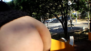 Redhead slut public masturbation blowjob and facial cumshot the middle of the park ruiva puta masturbação em público broche e gozo facial no meio do parque