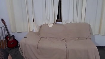 Meu marido me pegou na cama com a minha amiga e ficou babando de tesão