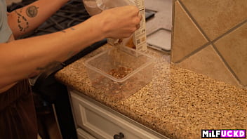 Single mom uses her time off to hook up