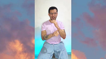 Activo Masturbandose Después De Ver Un Porno De Un Maduro Follandose A Un Joven Amigo thumbnail