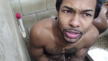 Joao o safado no banho com a negona gostosa da nicoly carioca