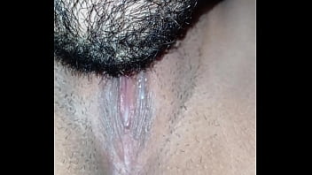 El me chupo todo el clitoris hasta llegar al orgasmo