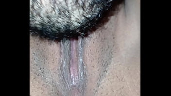 El me chupo todo el clitoris hasta llegar al orgasmo