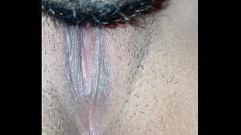 El me chupo todo el clitoris hasta llegar al orgasmo