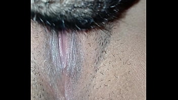 El me chupo todo el clitoris hasta llegar al orgasmo El me chupo todo el clitoris hasta llegar al orgasmo