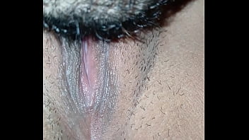 El me chupo todo el clitoris hasta llegar al orgasmo