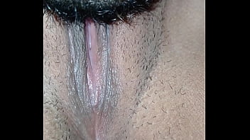 El me chupo todo el clitoris hasta llegar al orgasmo