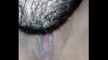 El me chupo todo el clitoris hasta llegar al orgasmo