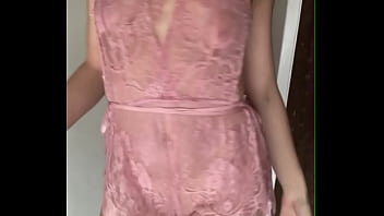 Dernière tenue de nuit avec mon peignoirs en soie rose